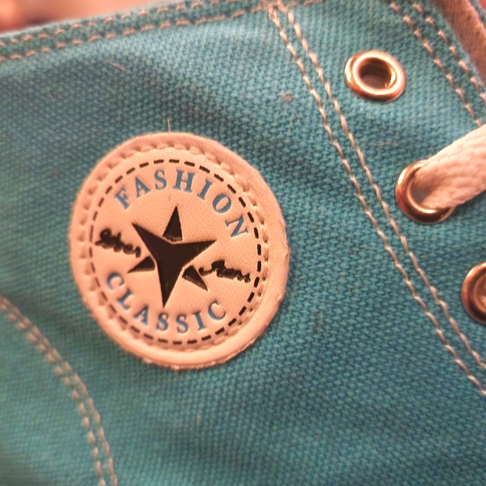 FASHION CLASSIC SIZE 7 US NO BOX